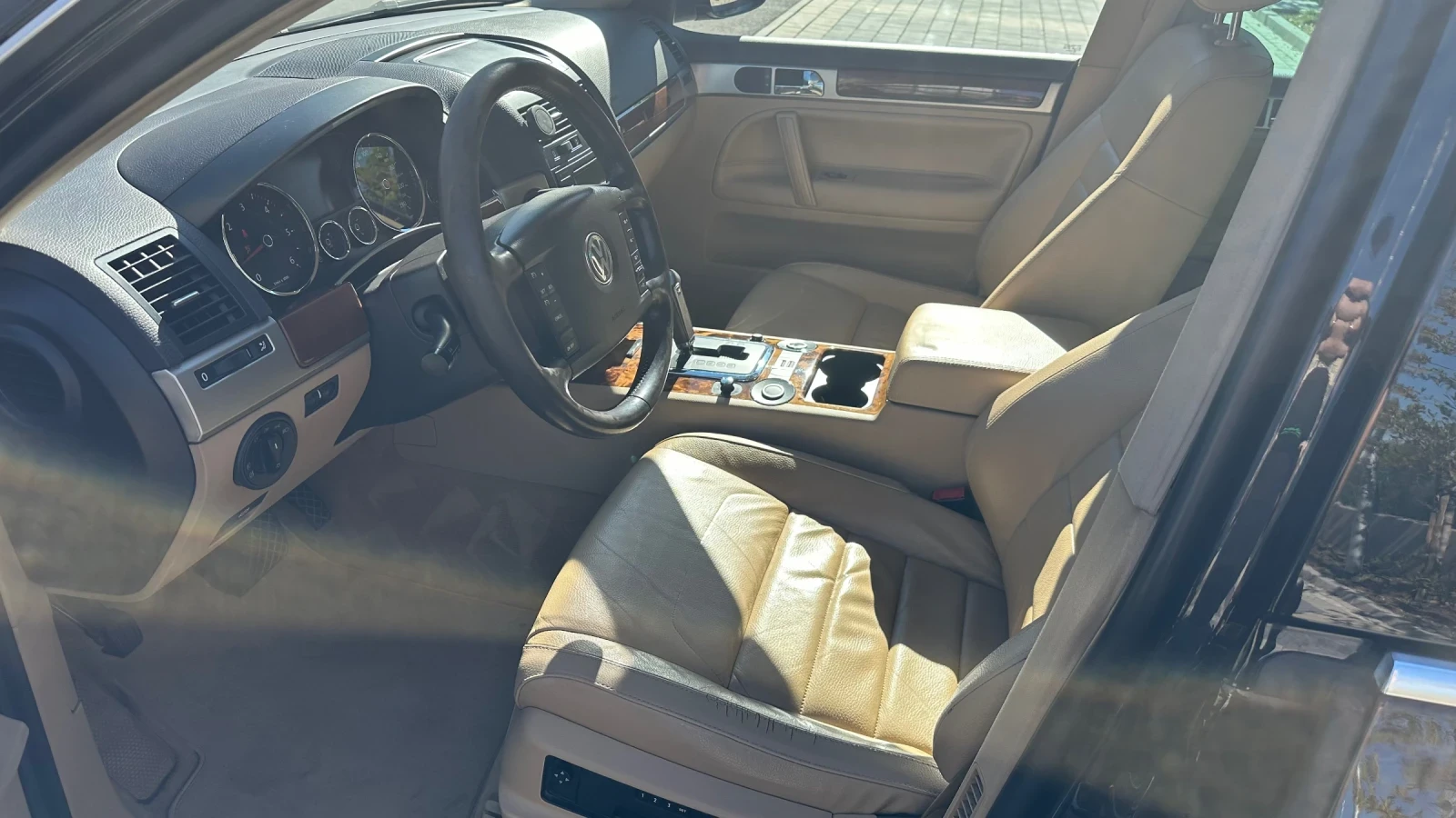 VW Touareg, снимка 9 - Автомобили и джипове - 56349038