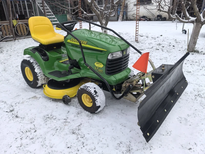 Трактор John Deere LT 180 Тракторна косачка 17к.с., снимка 2 - Селскостопанска техника - 49166006