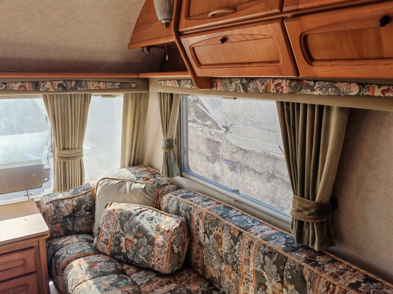 Каравана Coachmen 420 Vip, снимка 2 - Каравани и кемпери - 49484072