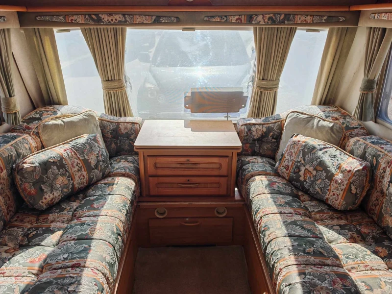 Каравана Coachmen 420 Vip, снимка 3 - Каравани и кемпери - 49484072