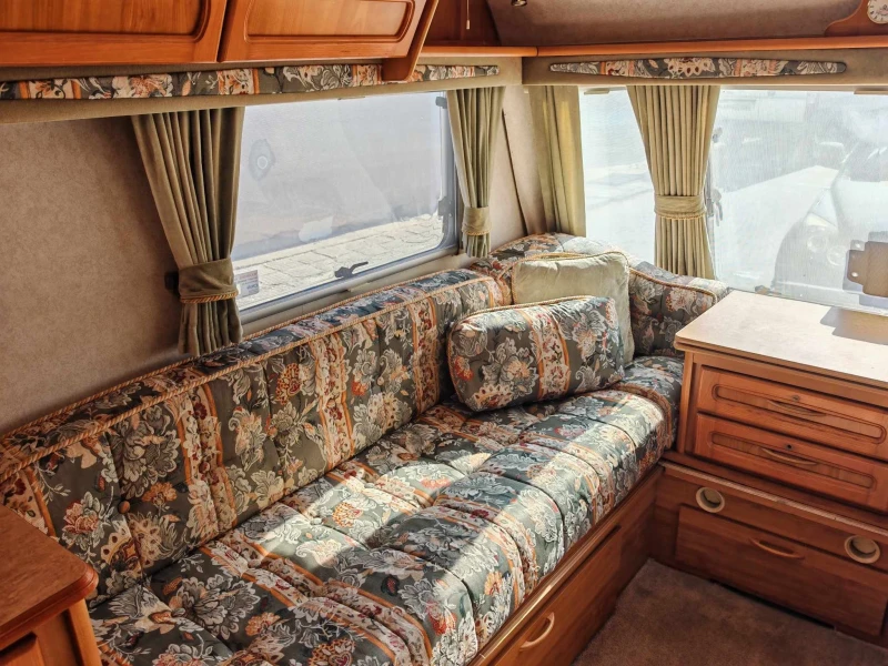 Каравана Coachmen 420 Vip, снимка 4 - Каравани и кемпери - 49484072