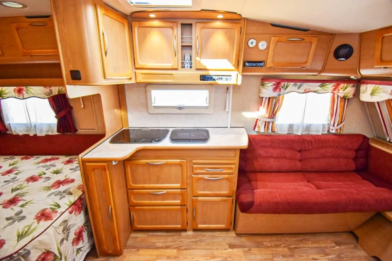 Каравана Kabe Briljant XL, снимка 8 - Каравани и кемпери - 52577001