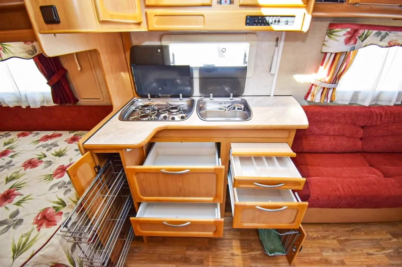 Каравана Kabe Briljant XL, снимка 9 - Каравани и кемпери - 52577001