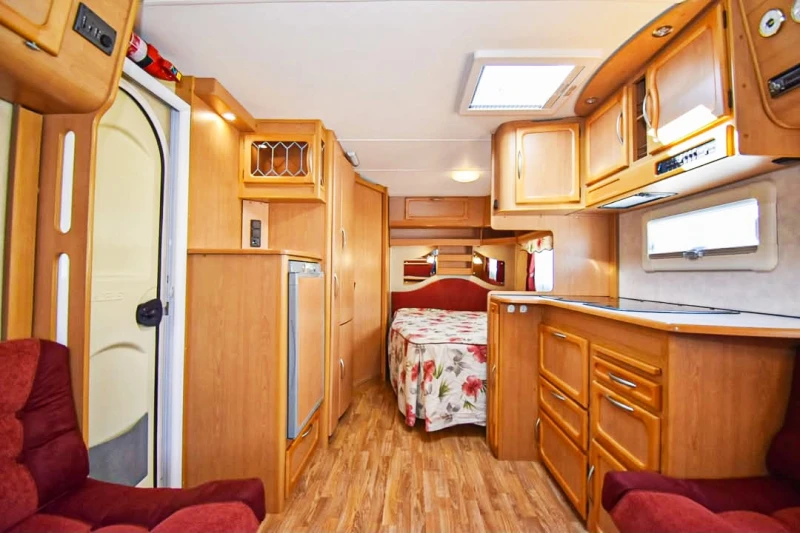 Каравана Kabe Briljant XL, снимка 5 - Каравани и кемпери - 52577001