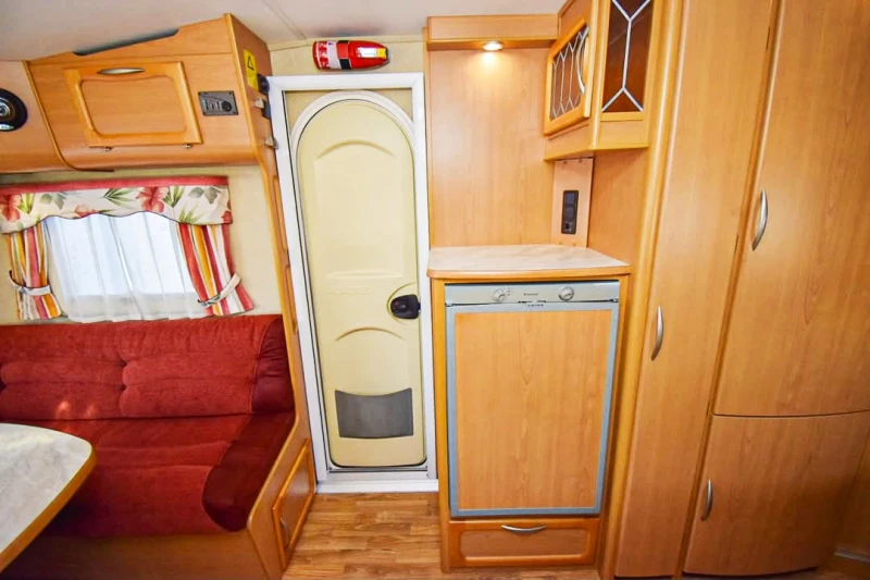 Каравана Kabe Briljant XL, снимка 11 - Каравани и кемпери - 52577001