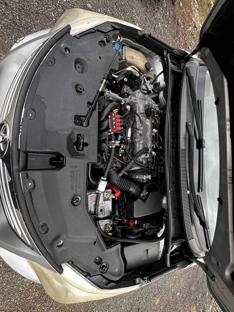 Toyota Avensis 1.8 Valvematic 147к.с НА ЧАСТИ, снимка 11 - Автомобили и джипове - 52557106