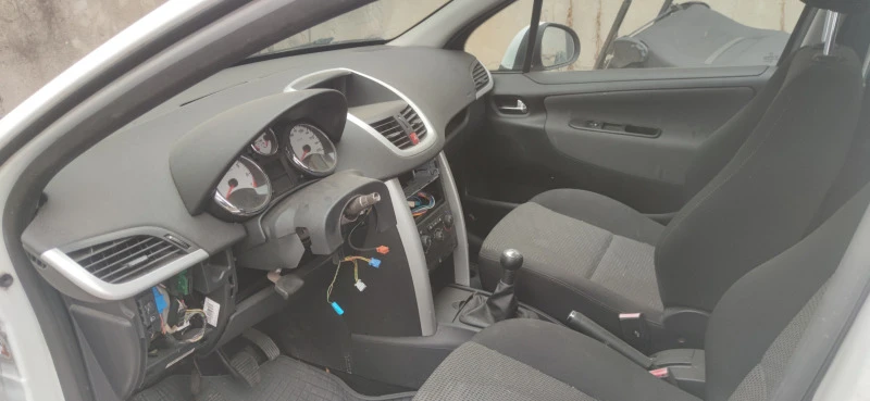 Peugeot 207 1.4i, снимка 8 - Автомобили и джипове - 40618861