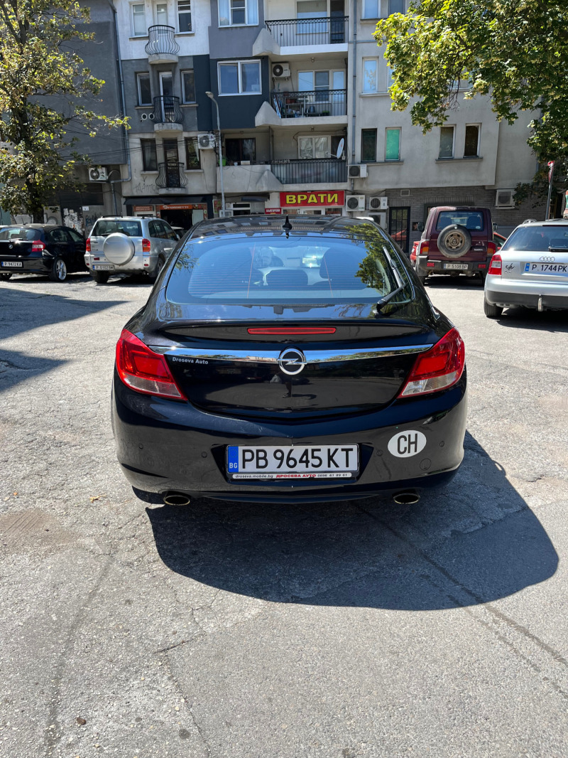 Opel Insignia, снимка 2 - Автомобили и джипове - 46861565