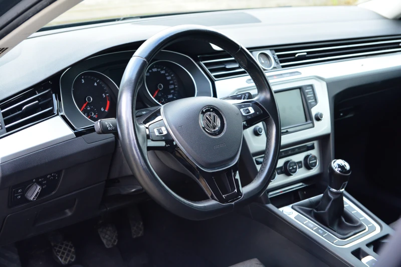 VW Passat 4Х4 TDI, снимка 9 - Автомобили и джипове - 52271200