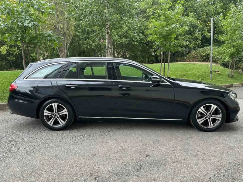 Mercedes-Benz E 220, снимка 8 - Автомобили и джипове - 51676376