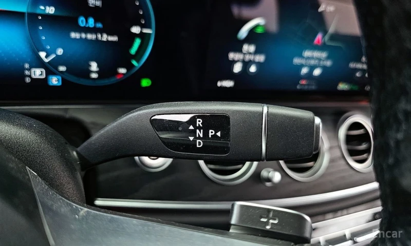 Mercedes-Benz E 220, снимка 9 - Автомобили и джипове - 52812906