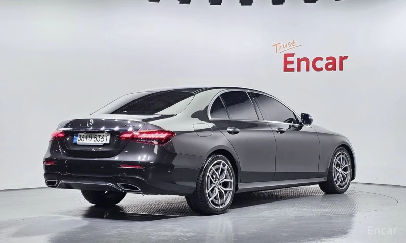 Mercedes-Benz E 220, снимка 2 - Автомобили и джипове - 52812906