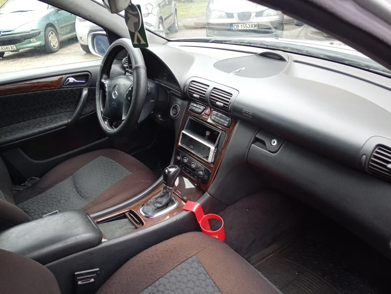 Mercedes-Benz 220, снимка 2 - Автомобили и джипове - 53378015