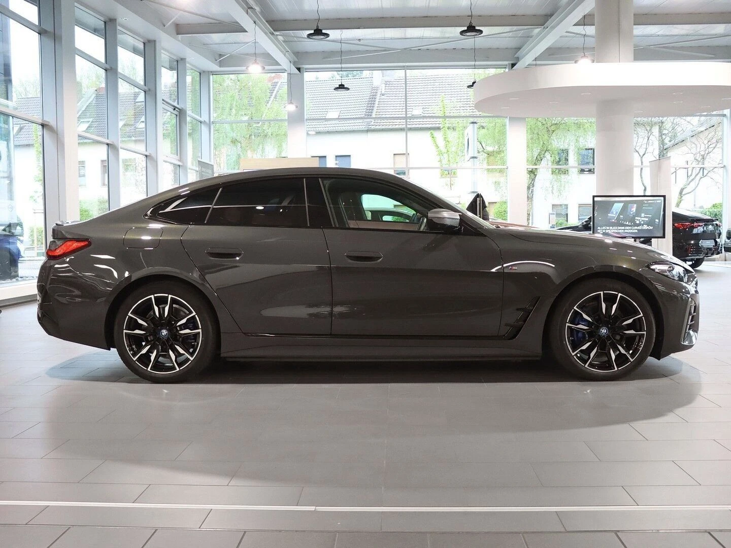 BMW i4 M50 xDrive Dravit/M Седалки/360/Laser/Adaptive M - изображение 2