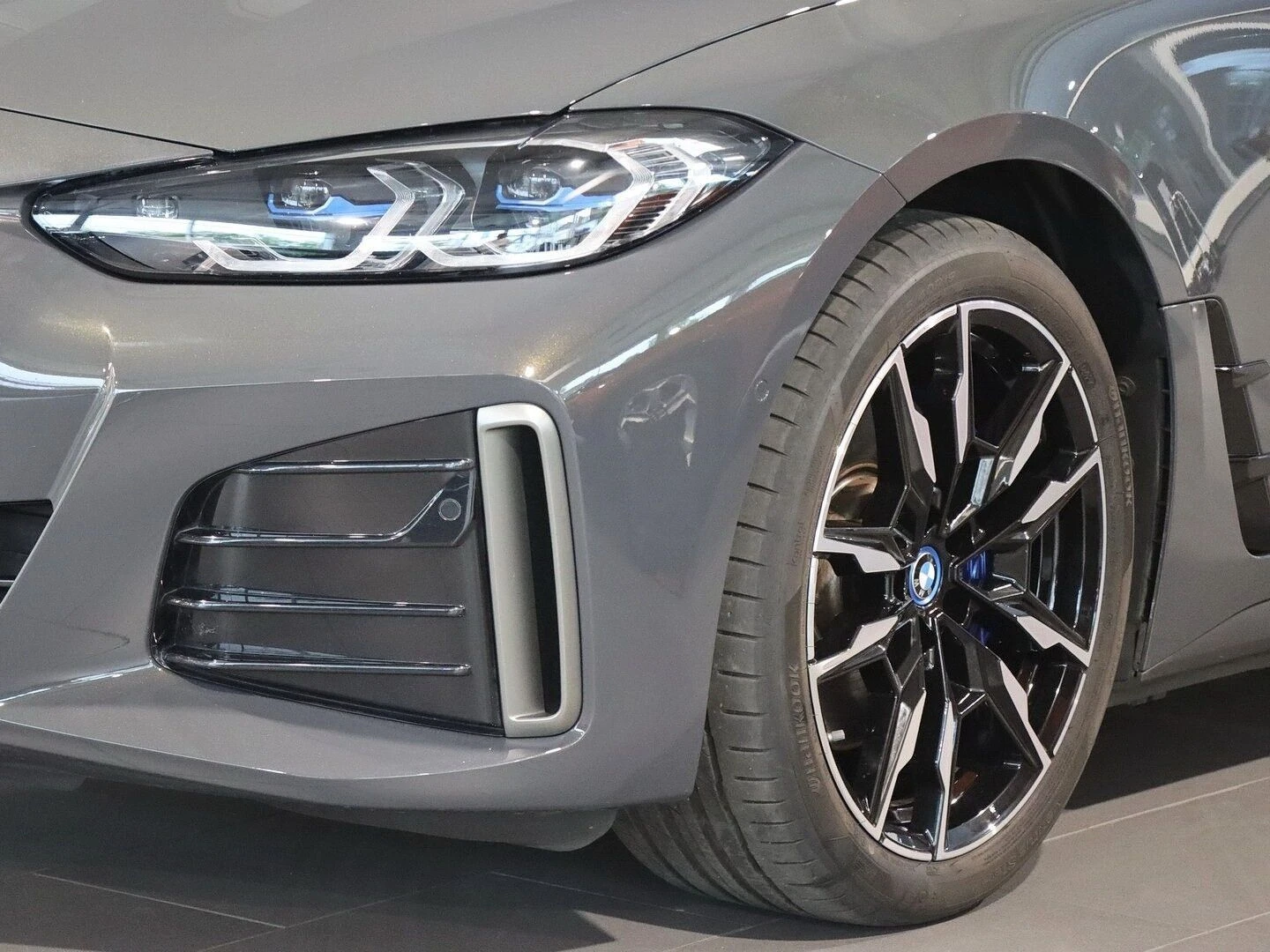 BMW i4 M50 xDrive Dravit/M Седалки/360/Laser/Adaptive M - изображение 4
