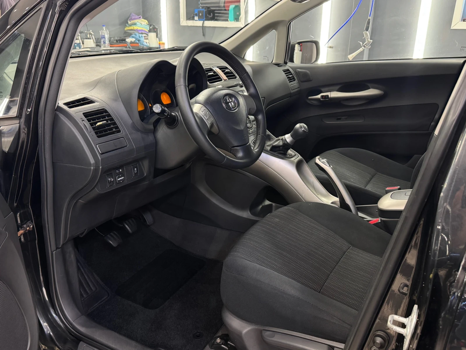 Toyota Auris 1.6VVTI 174000KM ITALY - изображение 7