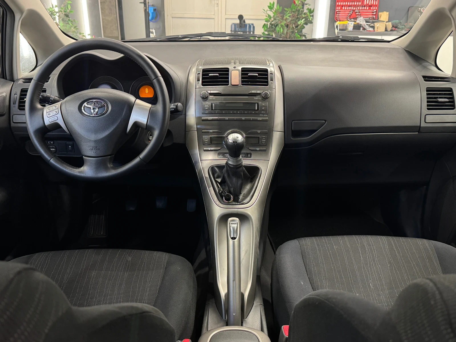 Toyota Auris 1.6VVTI 174000KM ITALY - изображение 9