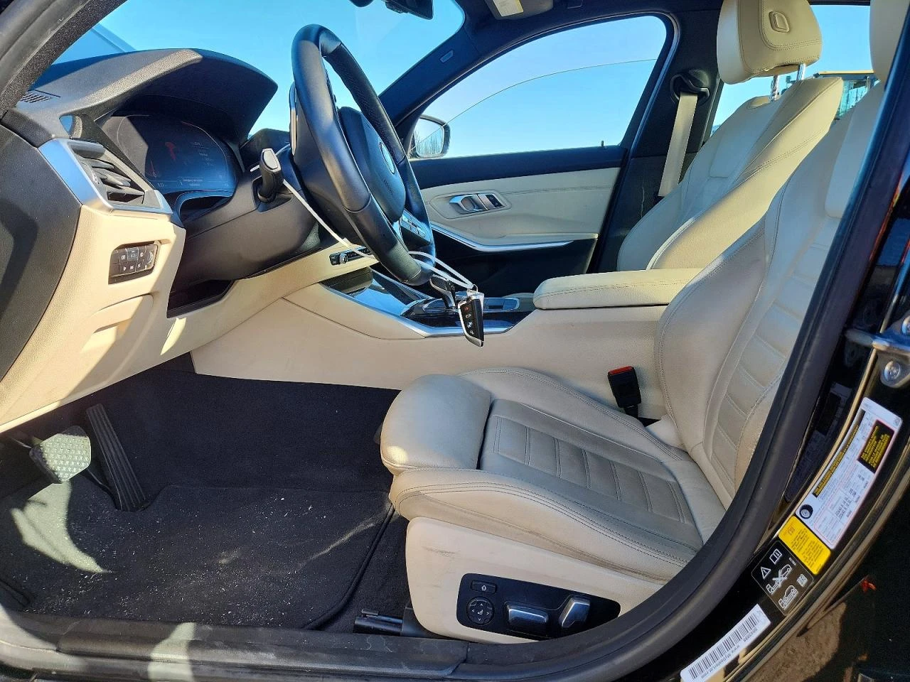 BMW 330 X-Drive* M-Pack* Digital* Distronic, снимка 8 - Автомобили и джипове - 54367742