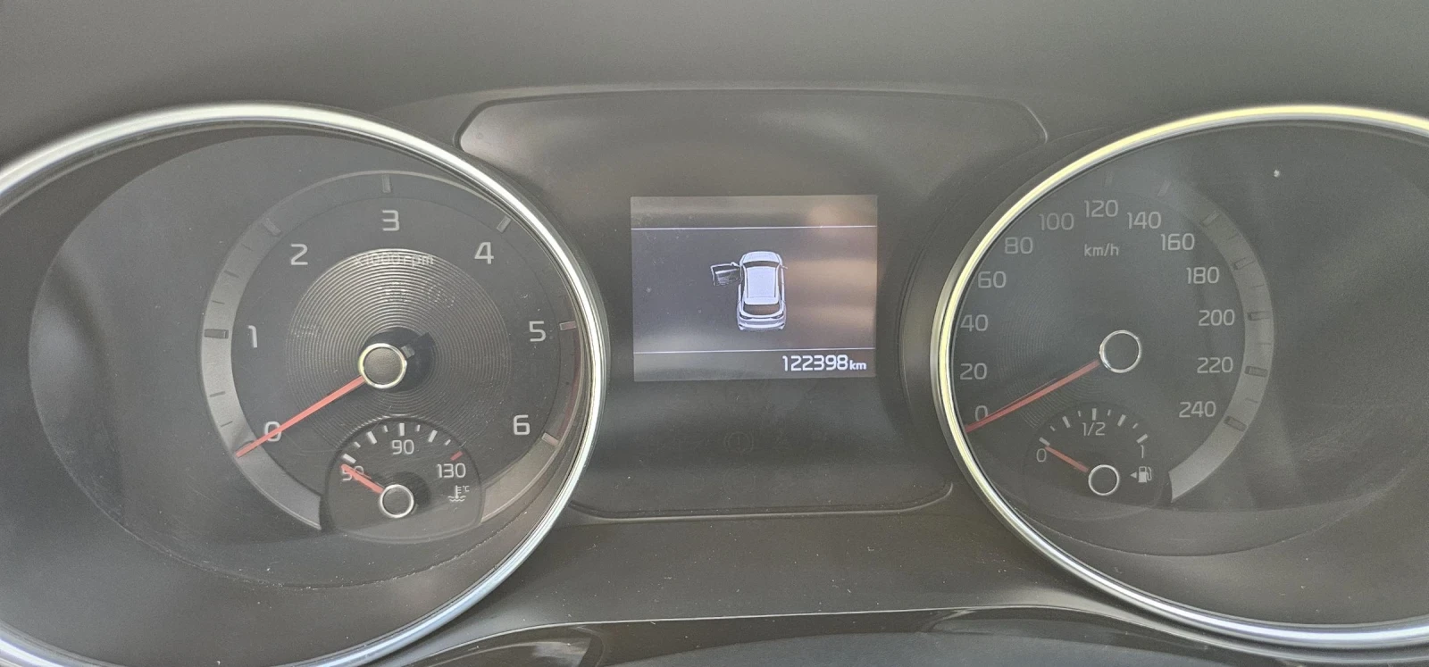 Kia Ceed PREMIUM SW AVTOMAT GERMANY Distronic , снимка 9 - Автомобили и джипове - 54971047