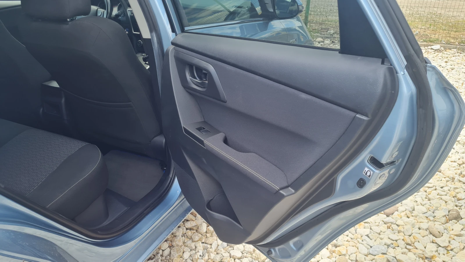 Toyota Auris 1.8 Hybrid, снимка 12 - Автомобили и джипове - 55279480