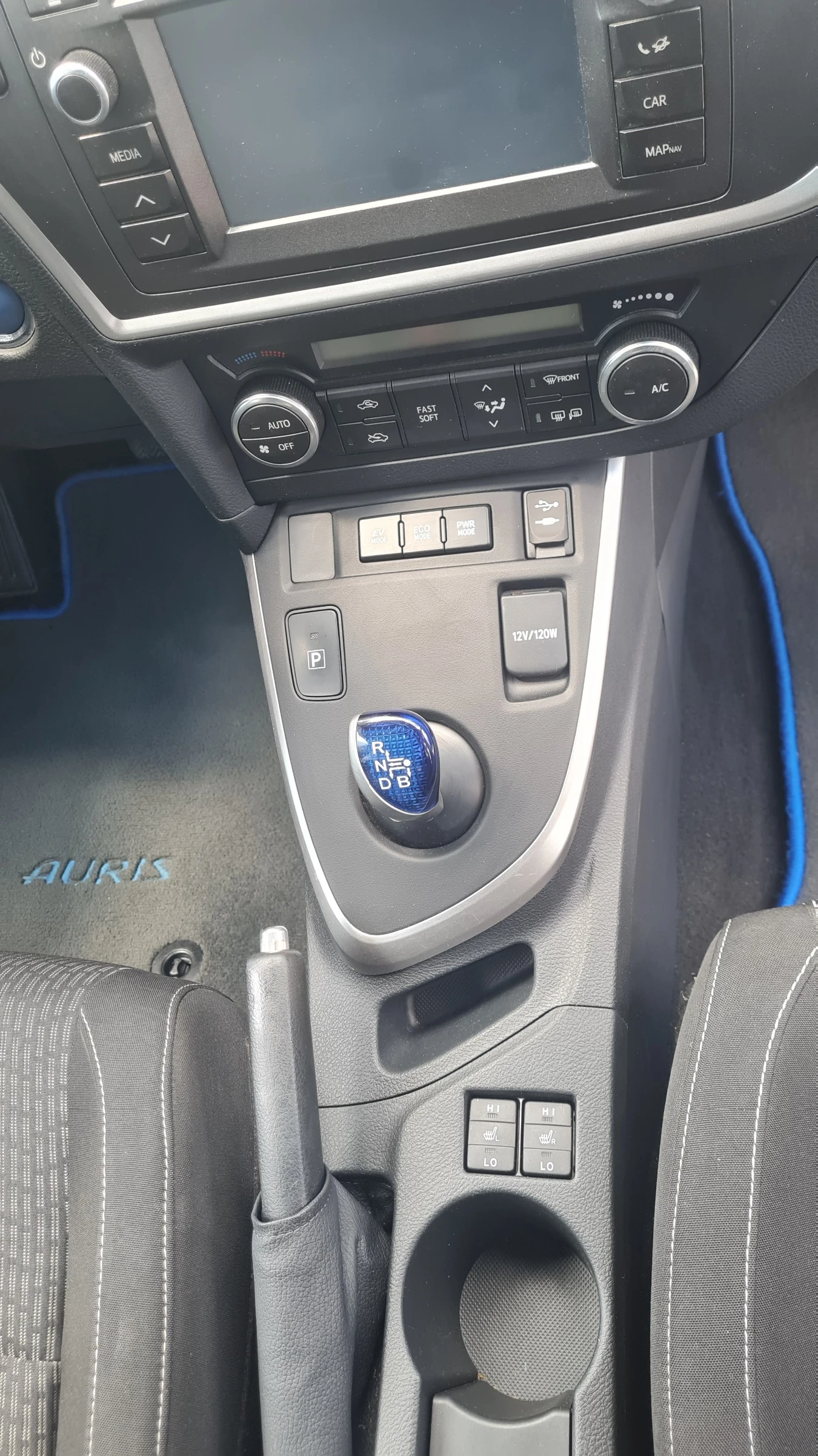 Toyota Auris 1.8 Hybrid, снимка 11 - Автомобили и джипове - 55279480