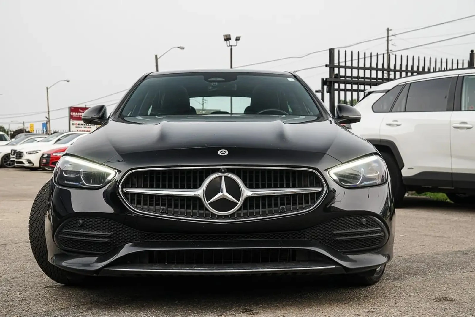 Mercedes-Benz C 300 4MATIC | PANO | BSM | UPGRADED INT | 360 CAM, снимка 2 - Автомобили и джипове - 55674627