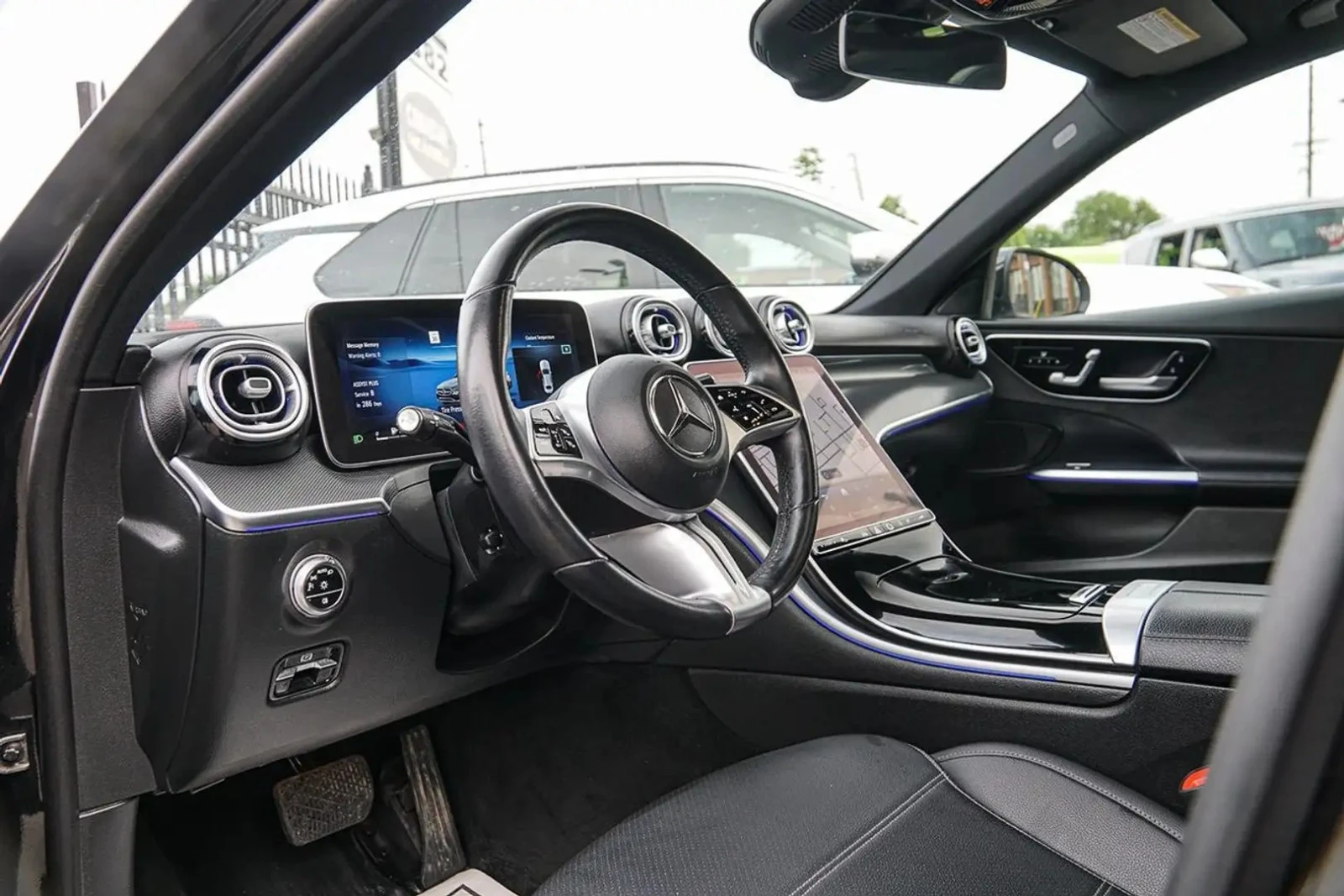 Mercedes-Benz C 300 4MATIC | PANO | BSM | UPGRADED INT | 360 CAM, снимка 8 - Автомобили и джипове - 55674627