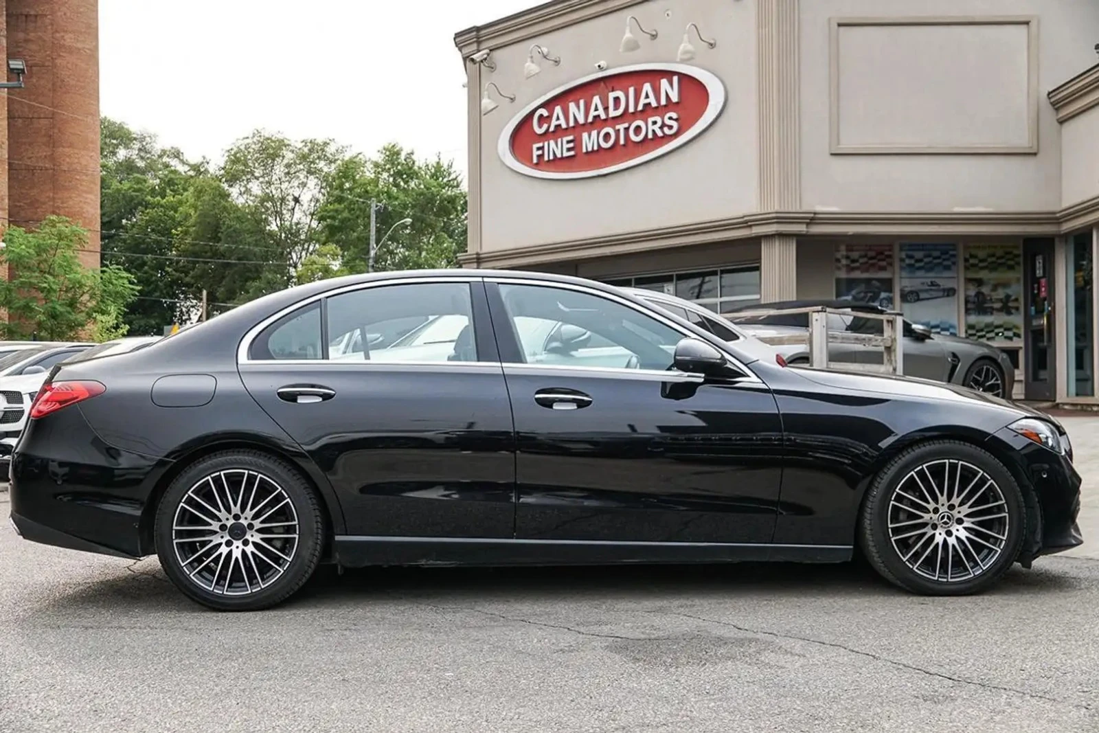 Mercedes-Benz C 300 4MATIC | PANO | BSM | UPGRADED INT | 360 CAM, снимка 4 - Автомобили и джипове - 55674627
