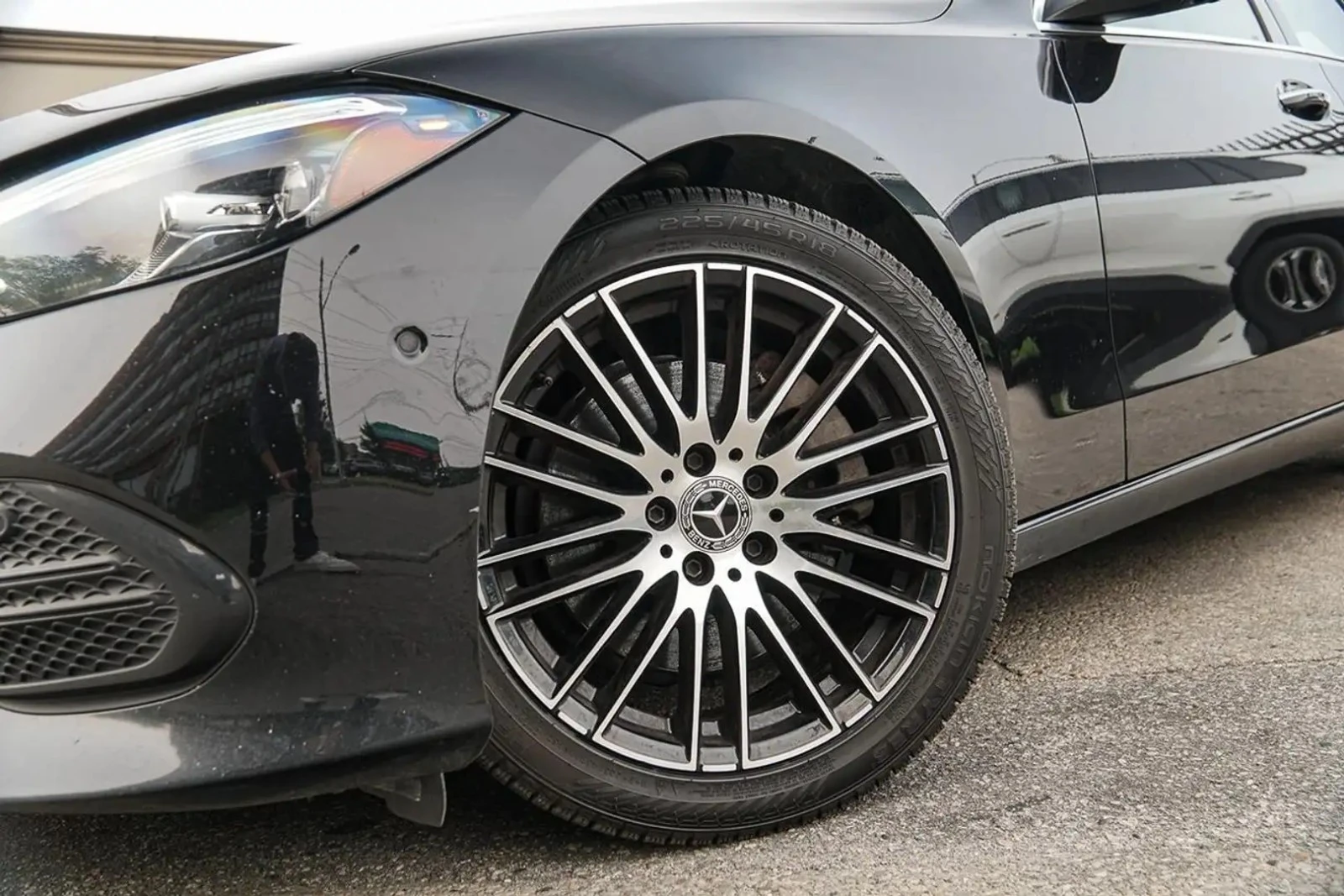 Mercedes-Benz C 300 4MATIC | PANO | BSM | UPGRADED INT | 360 CAM, снимка 3 - Автомобили и джипове - 55674627