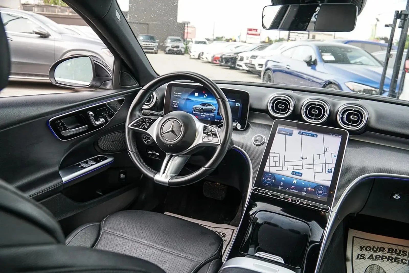 Mercedes-Benz C 300 4MATIC | PANO | BSM | UPGRADED INT | 360 CAM, снимка 12 - Автомобили и джипове - 55674627