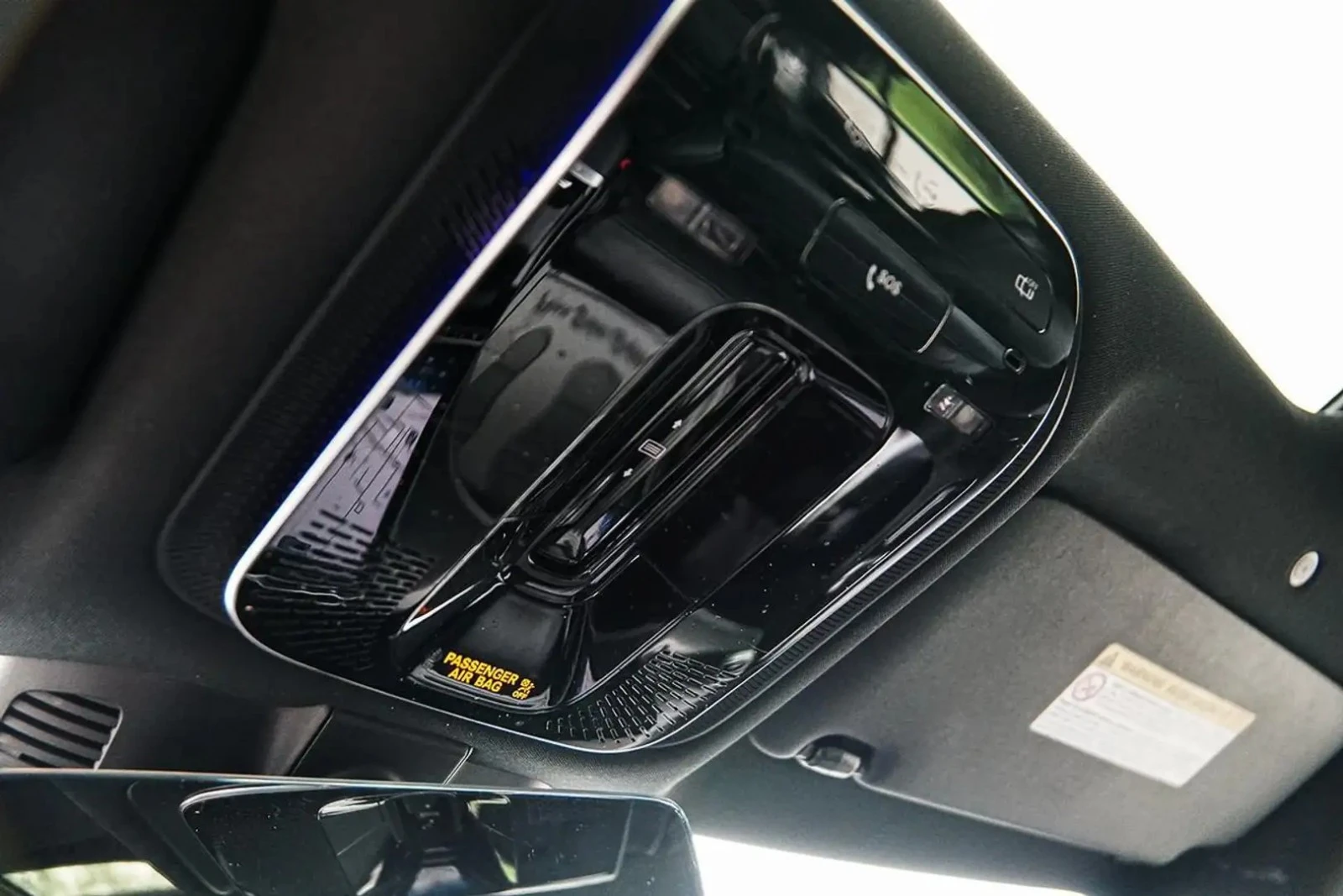 Mercedes-Benz C 300 4MATIC | PANO | BSM | UPGRADED INT | 360 CAM, снимка 14 - Автомобили и джипове - 55674627