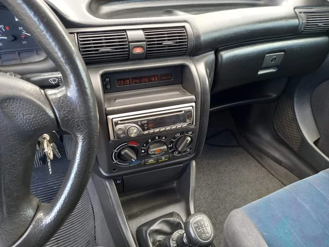 Opel Astra 1.4/80 коня, снимка 5 - Автомобили и джипове - 55967557