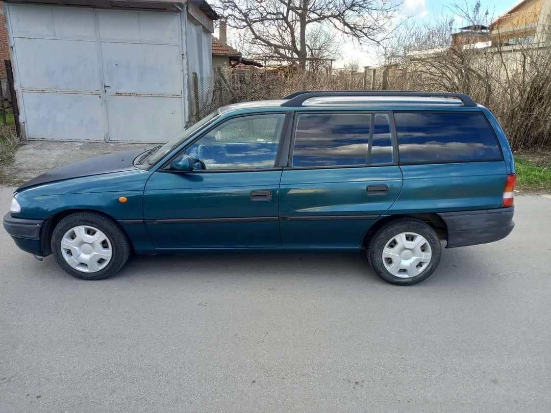 Opel Astra 1.4/80 коня, снимка 3 - Автомобили и джипове - 55967557