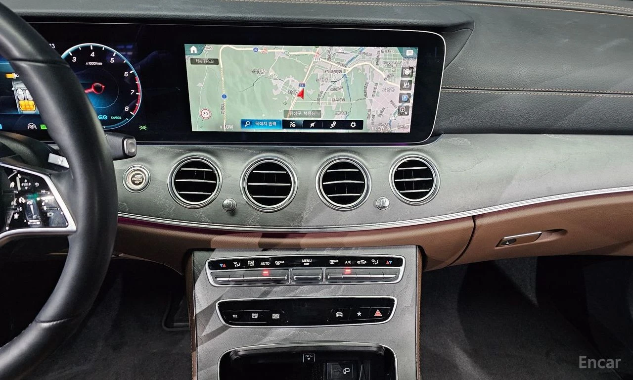 Mercedes-Benz E 350 4MATIC* BURMESTER* ОБДУХВАНЕ* LANE* ASSIST* 360КАМ, снимка 10 - Автомобили и джипове - 56115052