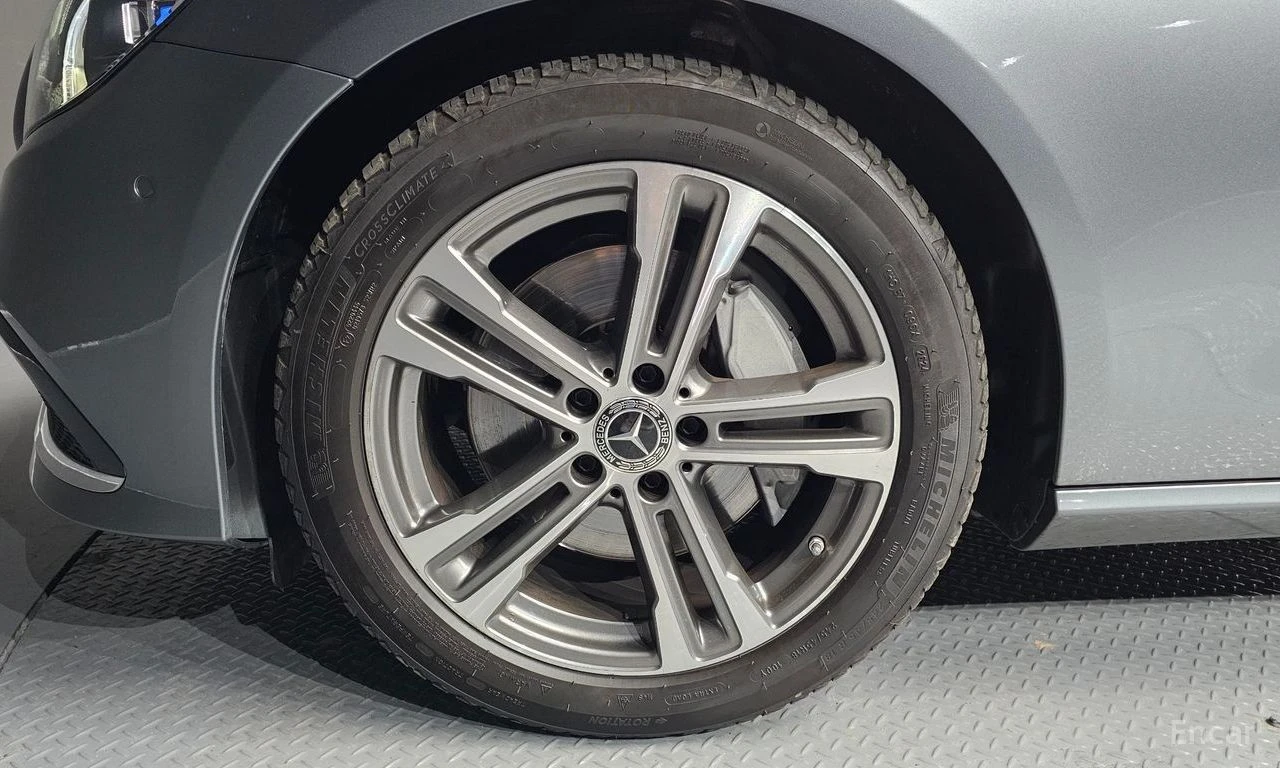 Mercedes-Benz E 350 4MATIC* BURMESTER* ОБДУХВАНЕ* LANE* ASSIST* 360КАМ, снимка 5 - Автомобили и джипове - 56115052