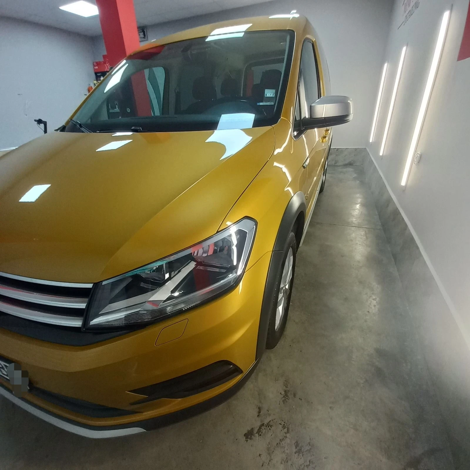 VW Caddy 2.0 4motion, снимка 10 - Автомобили и джипове - 56555617