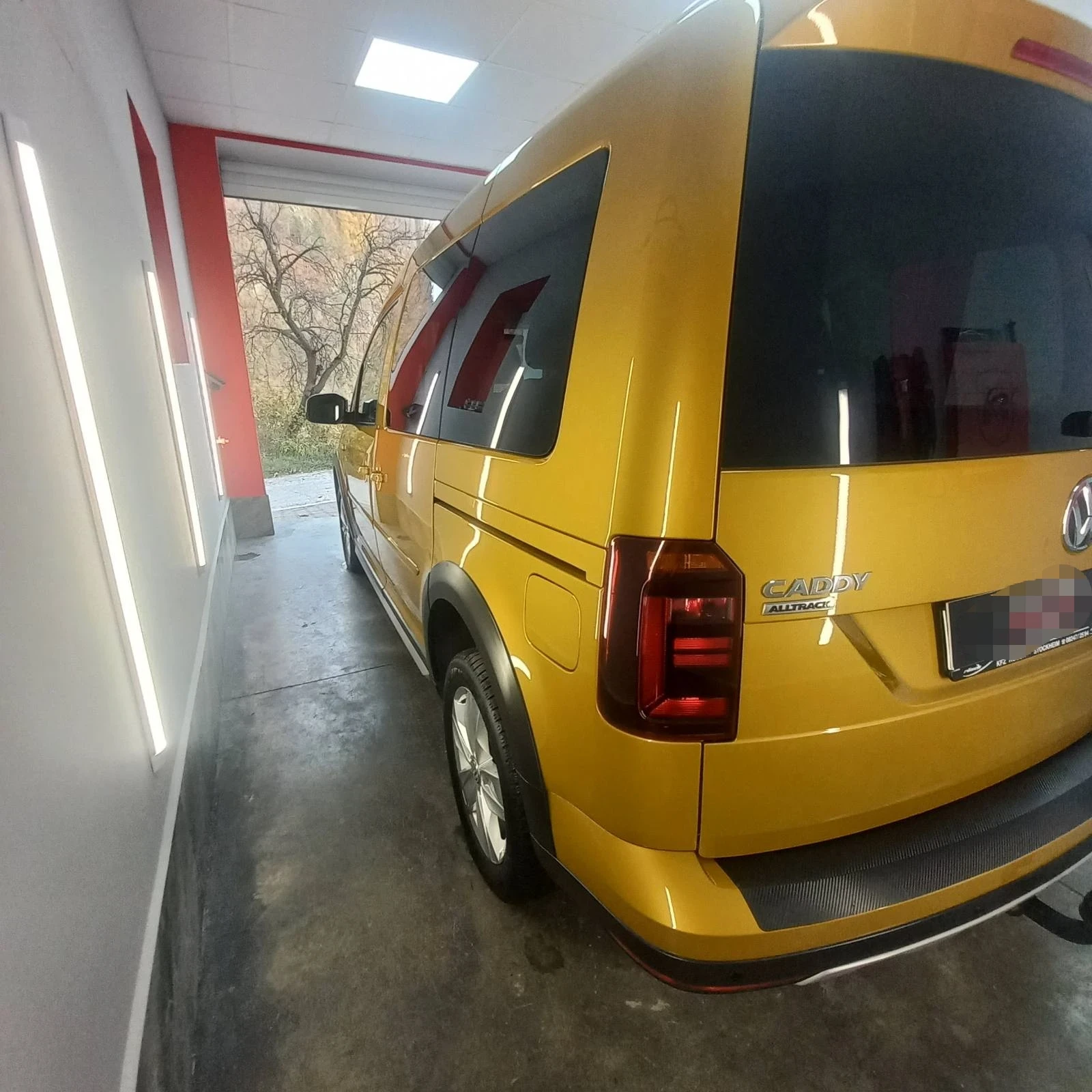 VW Caddy 2.0 4motion, снимка 12 - Автомобили и джипове - 56555617