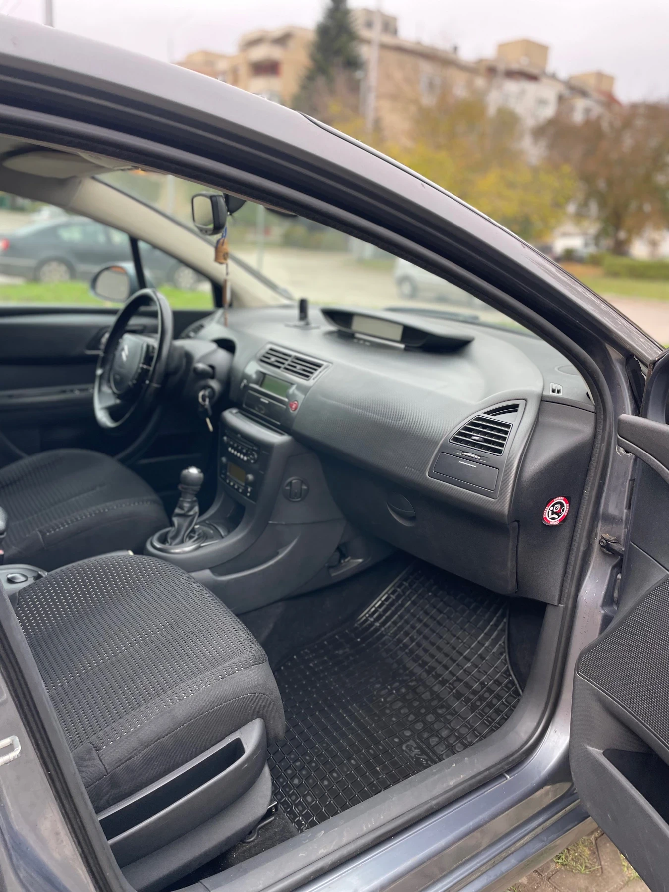 Citroen C4 1.4 90кс, снимка 11 - Автомобили и джипове - 56747582