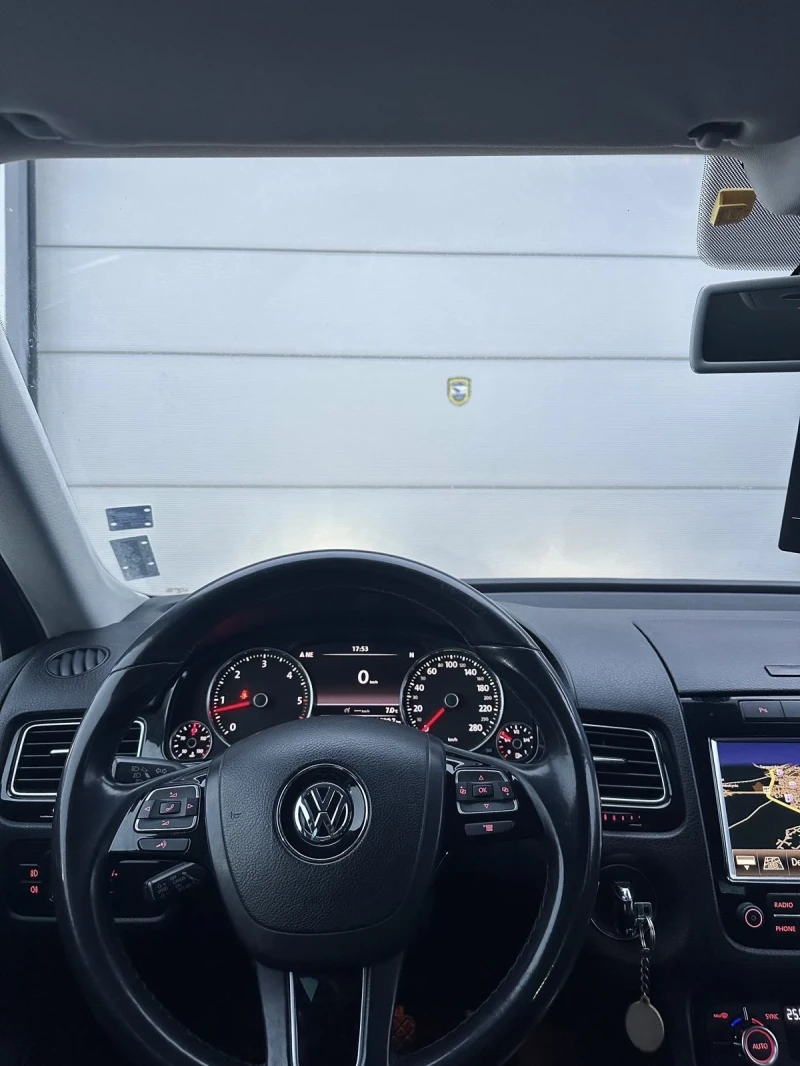 VW Touareg 3.0, снимка 8 - Автомобили и джипове - 49335801