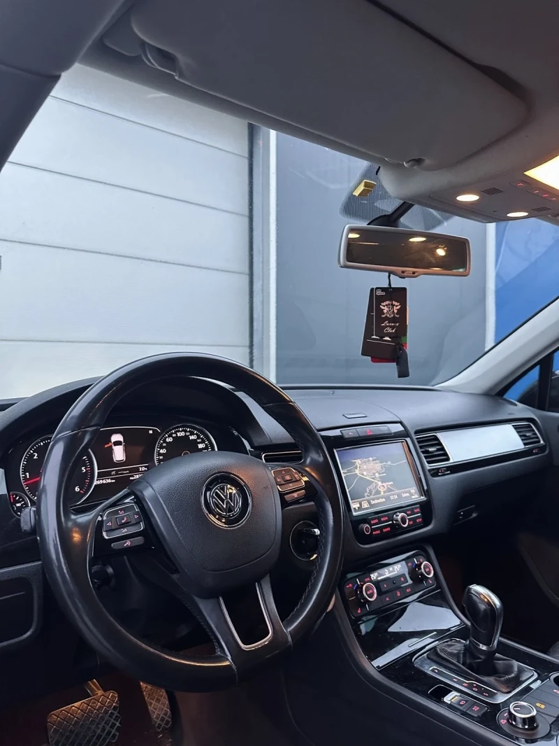 VW Touareg 3.0, снимка 6 - Автомобили и джипове - 49335801