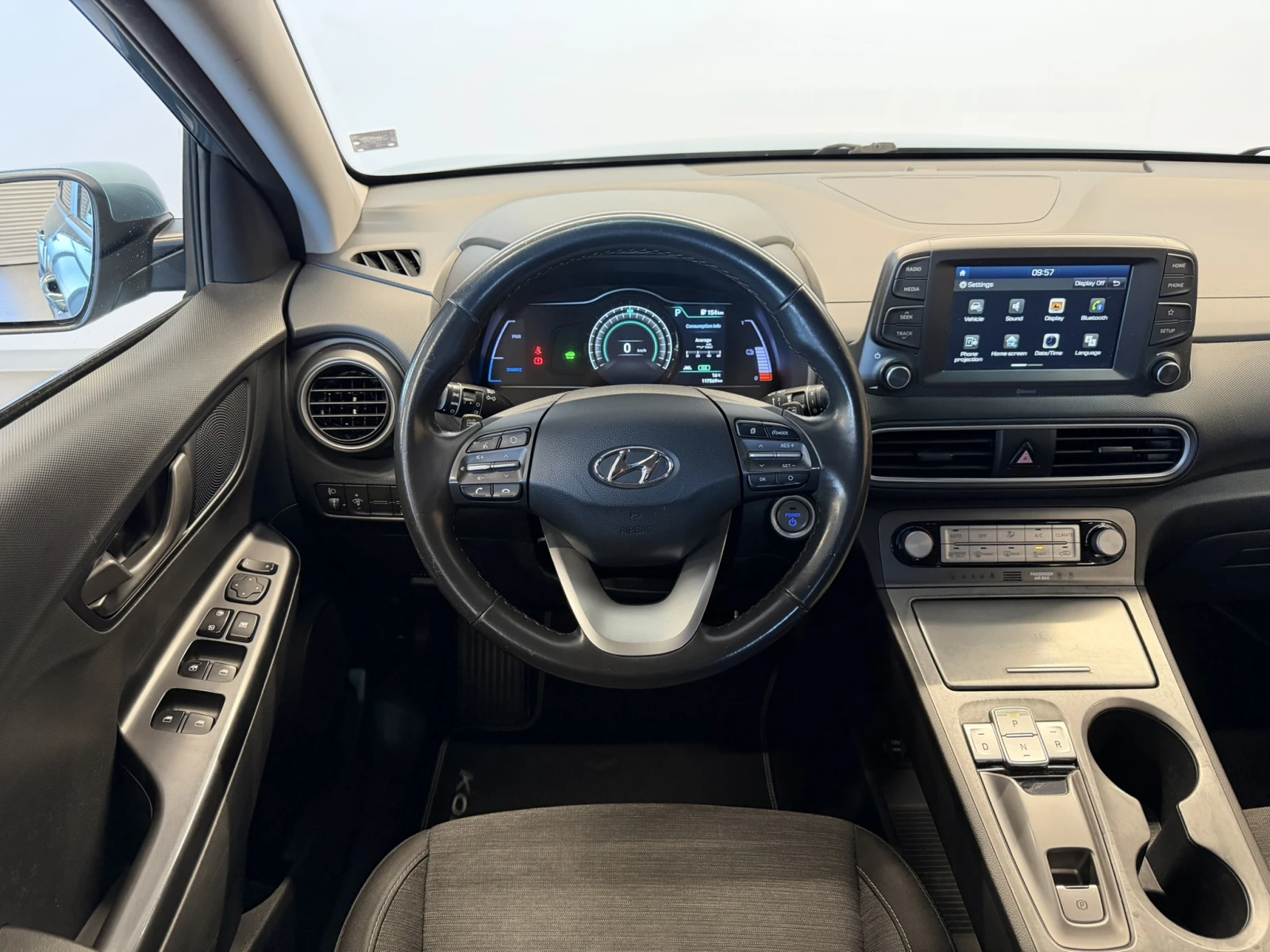Hyundai Kona EV BASE 39 kWh, снимка 11 - Автомобили и джипове - 54237657