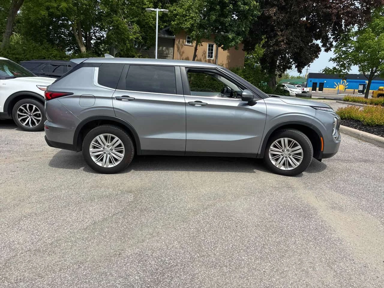 Mitsubishi Outlander * ES * ЛИЦЕНЗИРАН ДИЛЪР * АВТОКРЕДИТ, снимка 3 - Автомобили и джипове - 54811739