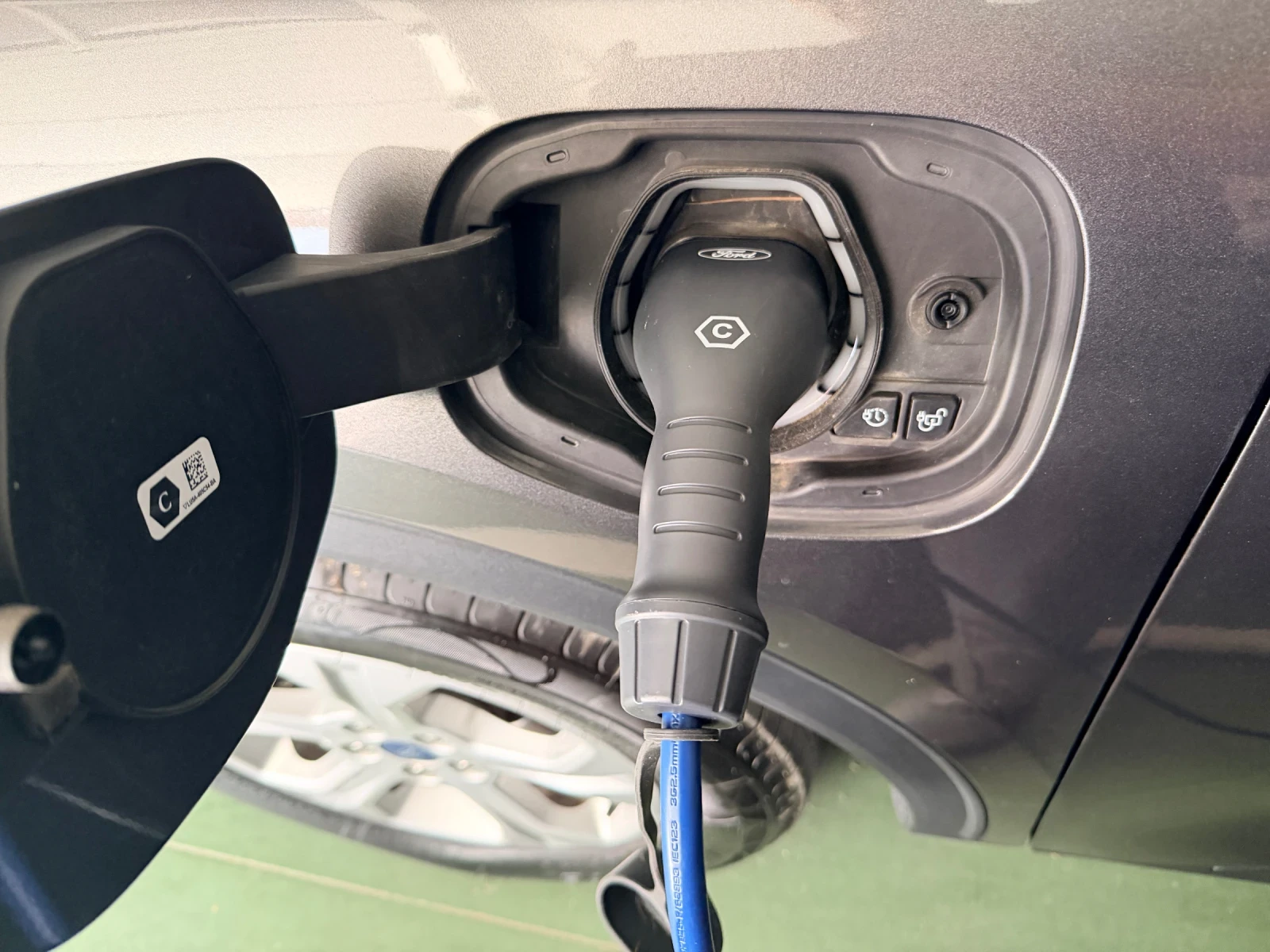 Ford Kuga  2.5Plug-in Hybrid/�������� �������/������ | Mobile.bg � ����������� 17