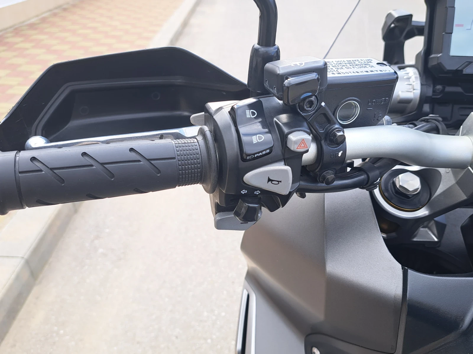 Honda X-ADV 750 LED ABS TC - изображение 10