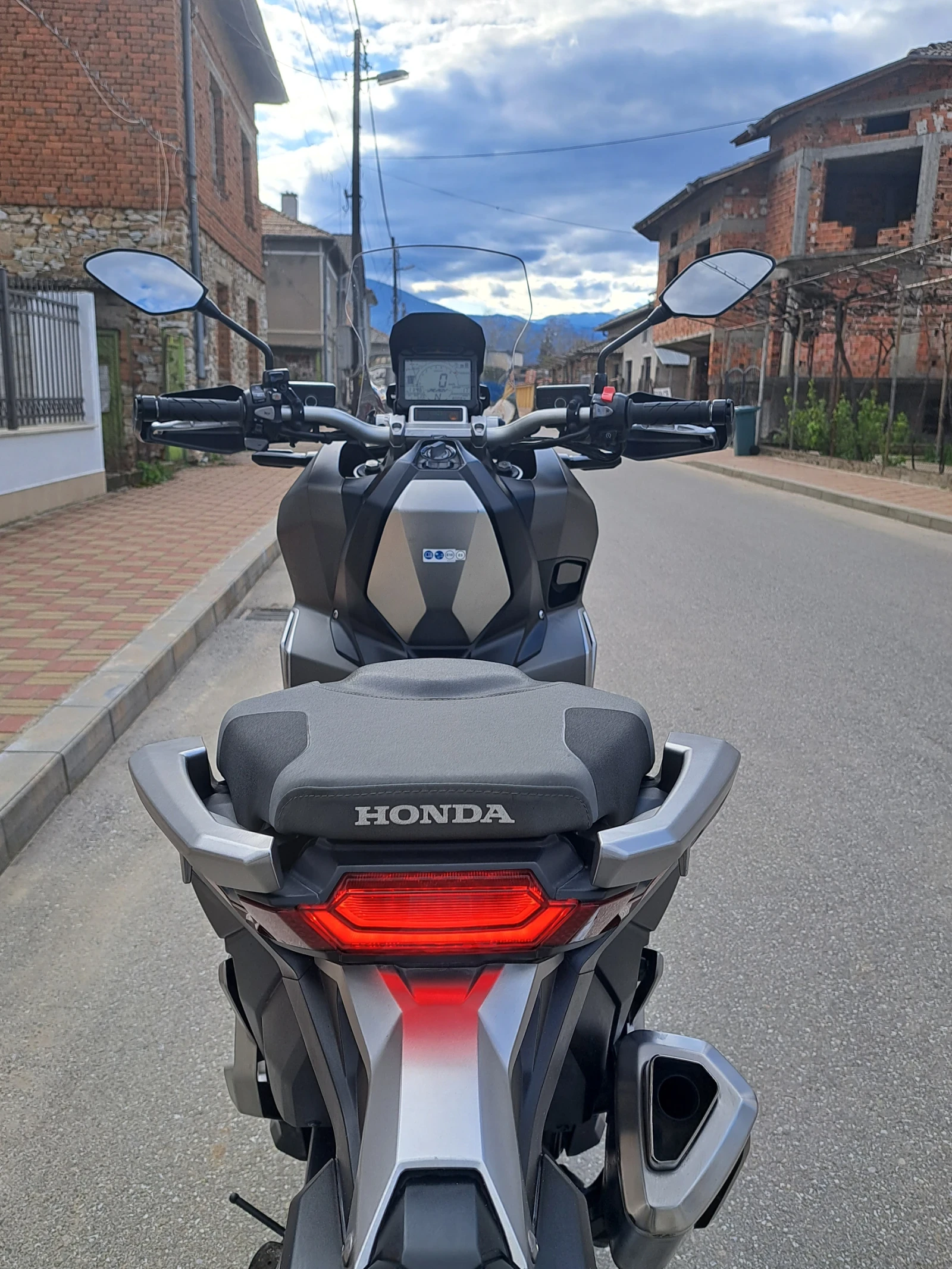 Honda X-ADV 750 LED ABS TC - изображение 5
