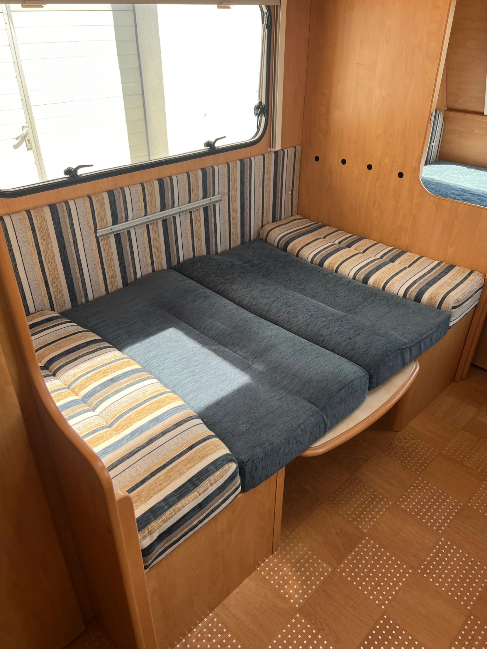 Каравана Caravelair Ambiance 400 / 2010г. / Мувър / Форселт, снимка 12 - Каравани и кемпери - 54412624