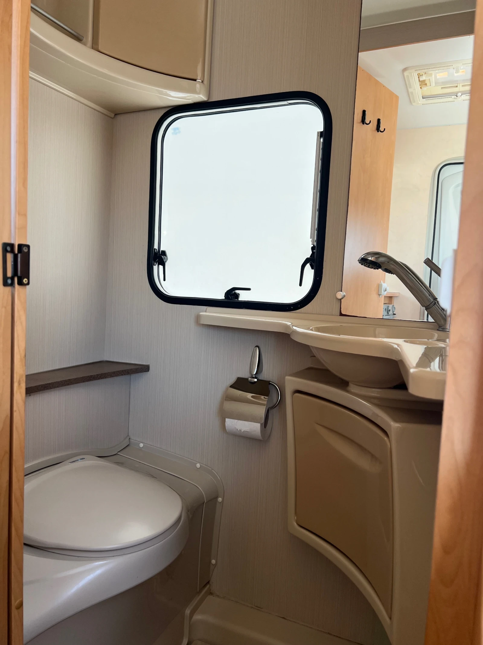 Каравана Caravelair Ambiance 400 / 2010г. / Мувър / Форселт, снимка 14 - Каравани и кемпери - 54412624
