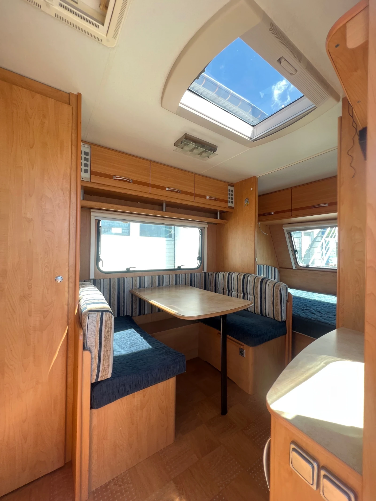 Каравана Caravelair Ambiance 400 / 2010г. / Мувър / Форселт, снимка 6 - Каравани и кемпери - 54412624