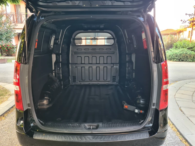 Hyundai Starex GRAND STAREX 2.5 CRDI VGT 5-SEATER, снимка 16 - Автомобили и джипове - 50801583