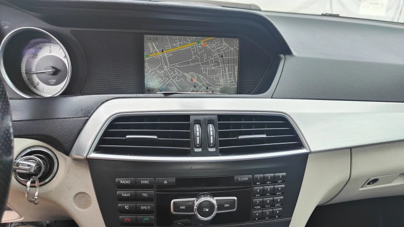 Mercedes-Benz C 250 Avantgarde Facelift Aut. Navi Comand, снимка 8 - Автомобили и джипове - 52032139